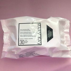 Facial cleansing cloths